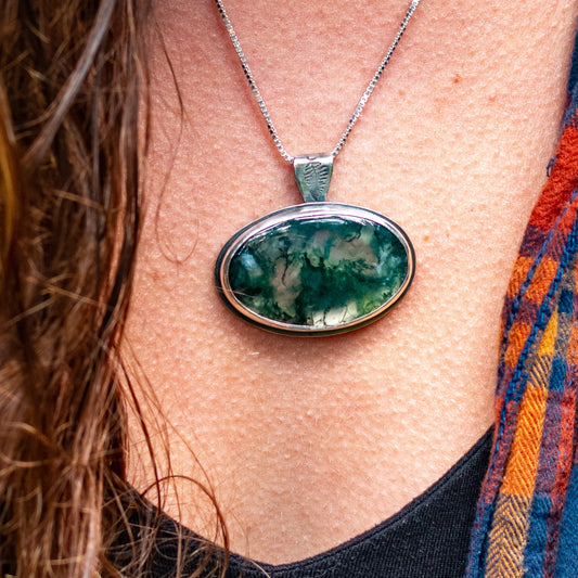 Classic Moss Agate Fern Pendent (Reversible)